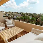 Διαμέρισμα Bright Nordic Style Penthouse In Beachside *