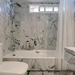 Διαμέρισμα Bright Nordic Style Penthouse In Beachside