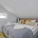 Apartment Bright Nordic Style Penthouse In Beachside *