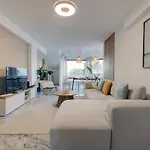 Διαμέρισμα Bright Nordic Style Penthouse In Beachside *