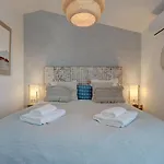 Διαμέρισμα Bright Nordic Style Penthouse In Beachside *