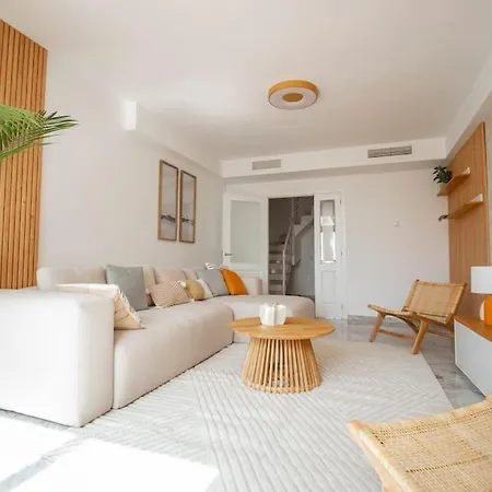 Апартаменты Bright Nordic Style Penthouse In Beachside *