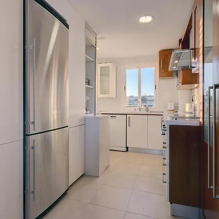 Апартаменты Bright Nordic Style Penthouse In Beachside