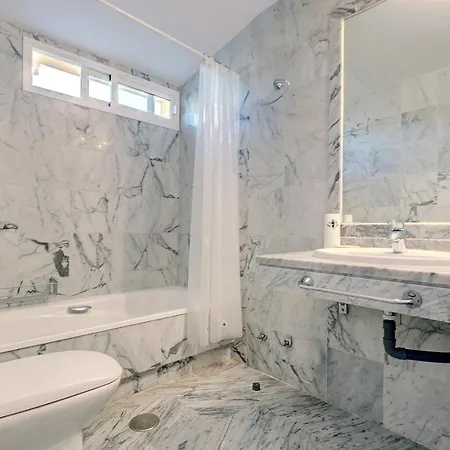 Апартаменты Bright Nordic Style Penthouse In Beachside