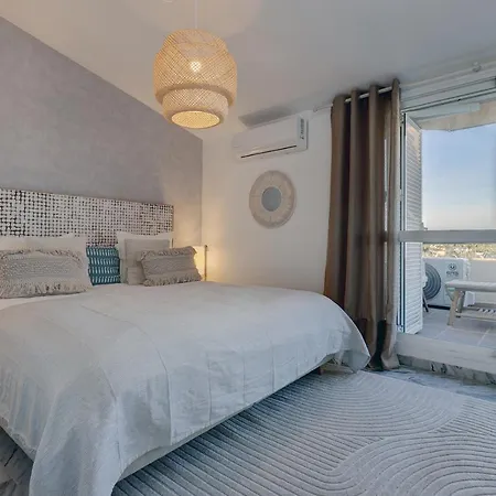 Bright Nordic Style Penthouse In Beachside Appartement