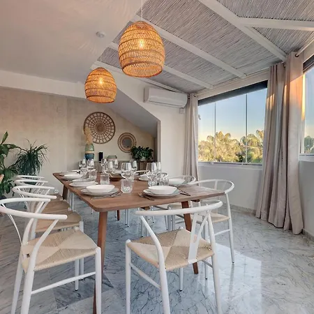 Апартаменты Bright Nordic Style Penthouse In Beachside *