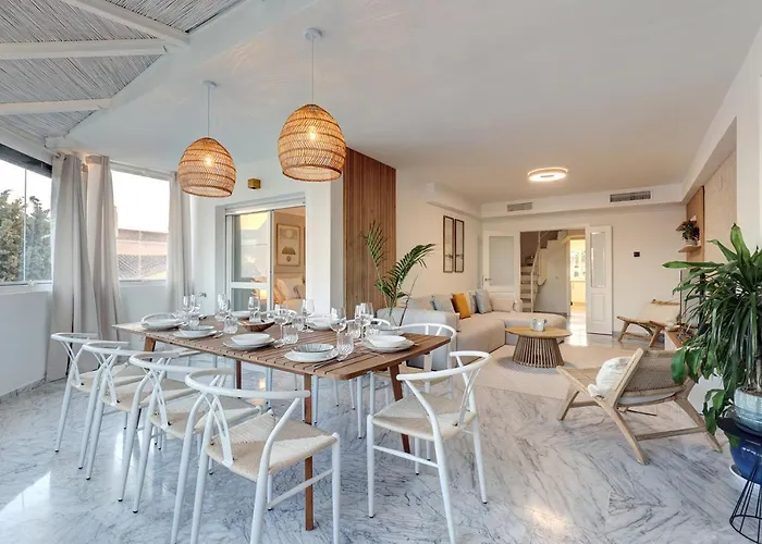 Bright Nordic Style Penthouse In Beachside