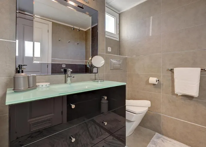 Bright Nordic Style Penthouse In Beachside