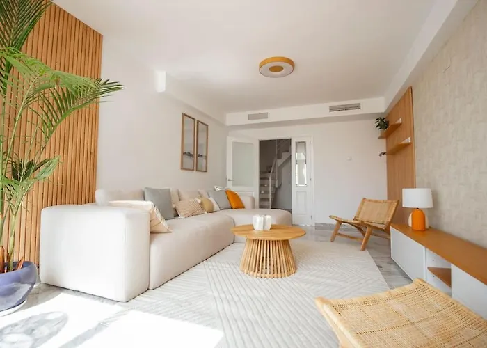 Апартаменти Bright Nordic Style Penthouse In Beachside *