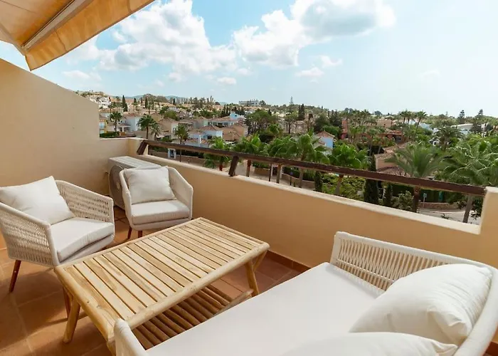 Апартаменти Bright Nordic Style Penthouse In Beachside *