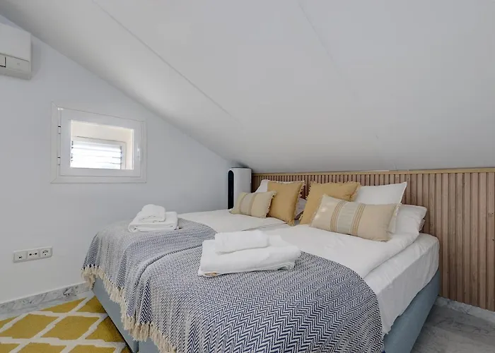 Апартаменти Bright Nordic Style Penthouse In Beachside *