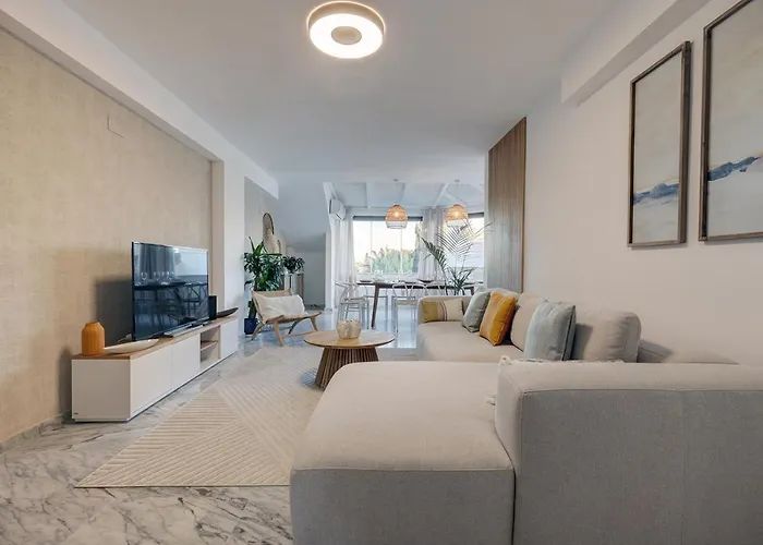 Апартаменти Bright Nordic Style Penthouse In Beachside *