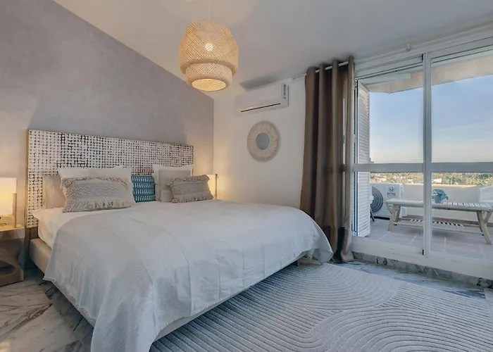 Bright Nordic Style Penthouse In Beachside 아파트